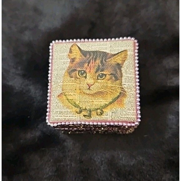 Cute Vintage Look Painted Beaded Trinket  Box With Cat Image And Wooden Inside - Picture 2 of 8